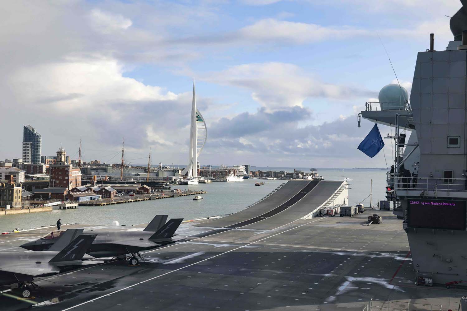 Der britische Flugzeugträger HMS Queen Elizabeth, der Kampfflugzeuge der fünften Generation vom Typ F-35B Lightning II an Bord hat, ist zum ersten Mal in der Geschichte unter NATO-Kommando gestellt worden.-4 Der britische Flugzeugträger HMS Queen Elizabeth, der Kampfflugzeuge der fünften Generation vom Typ F-35B Lightning II an Bord hat, ist zum ersten Mal in der Geschichte unter NATO-Kommando gestellt worden.-4