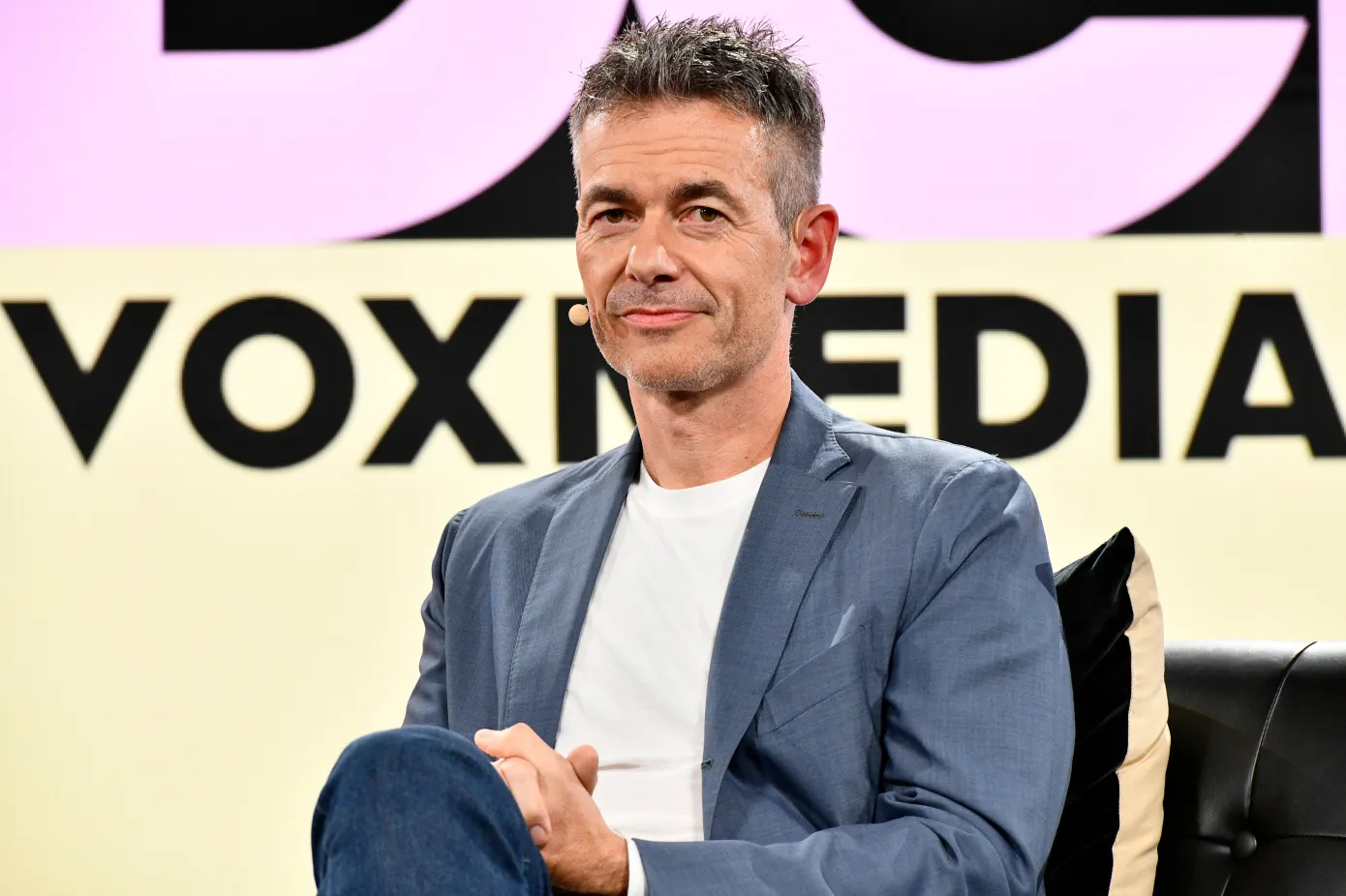 CEO von Warner Music sieht das Aufkommen von KI in der Musikindustrie als unausweichlich an CEO von Warner Music sieht das Aufkommen von KI in der Musikindustrie als unausweichlich an