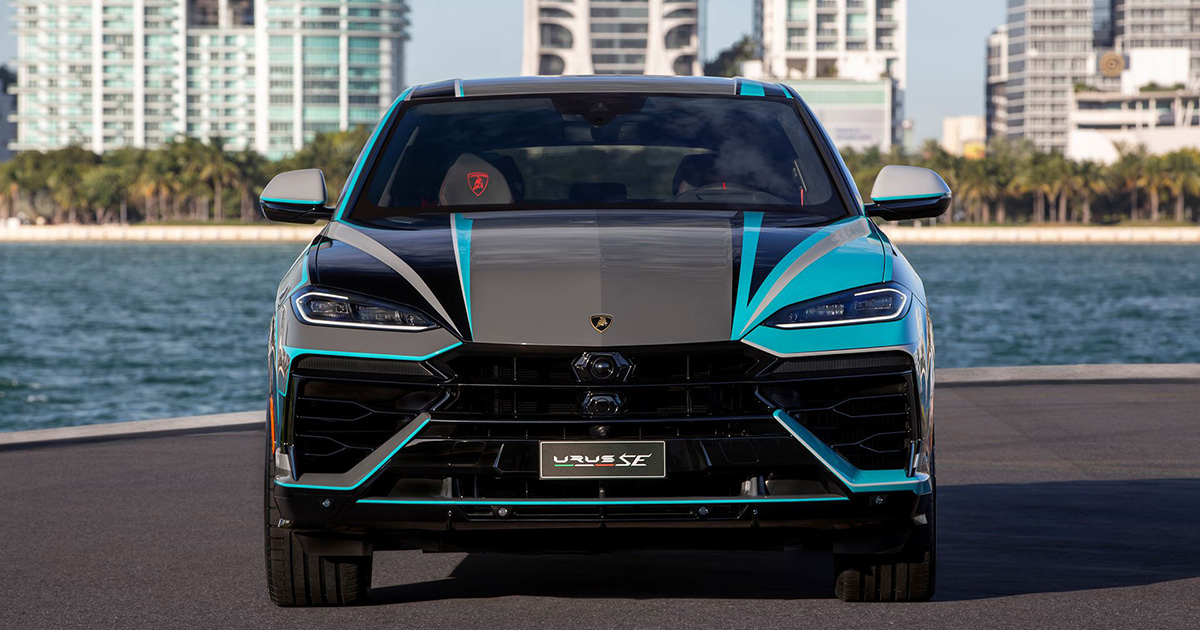 Lamborghini Urus SE außen mit Blu Glauco Akzenten Lamborghini Urus SE außen mit Blu Glauco Akzenten