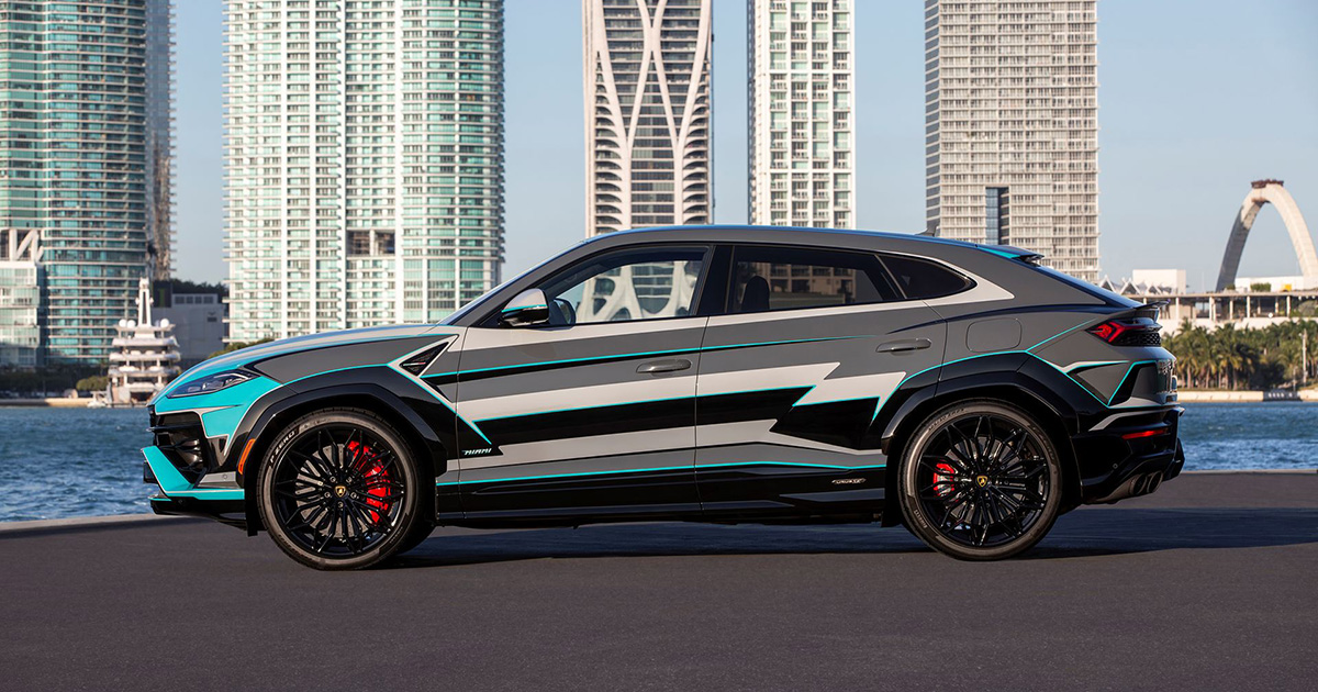 Spezielle Urus SE-Einstiegsleisten mit 'MIAMI'-Schriftzug Spezielle Urus SE-Einstiegsleisten mit 'MIAMI'-Schriftzug