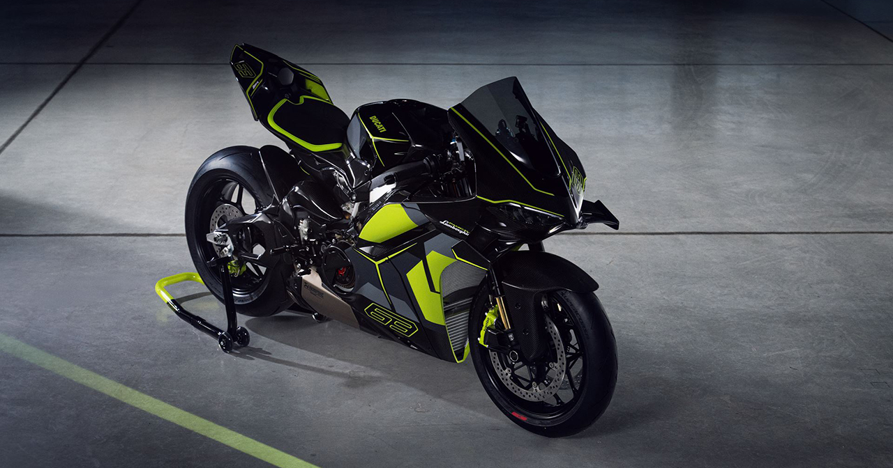Ducati Panigale V4 Lamborghini-Sportmotorrad vor dem Hintergrund eines exklusiven Designs Ducati Panigale V4 Lamborghini-Sportmotorrad vor dem Hintergrund eines exklusiven Designs
