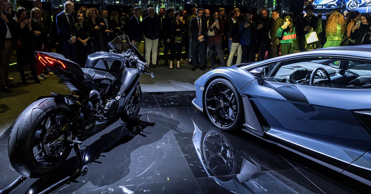 Ein Gemeinschaftsprojekt von Ducati und Lamborghini. Ein Gemeinschaftsprojekt von Ducati und Lamborghini.