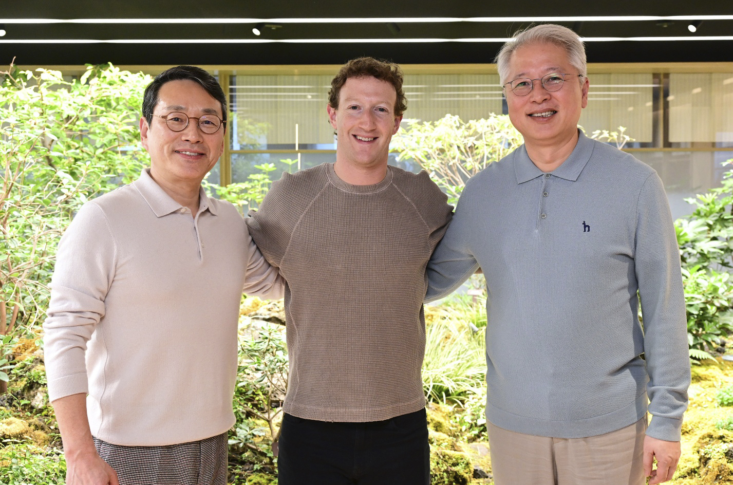 Meta und südkoreanische Tech-Giganten erörtern Zusammenarbeit in den Bereichen KI und Augmented Reality Meta und südkoreanische Tech-Giganten erörtern Zusammenarbeit in den Bereichen KI und Augmented Reality
