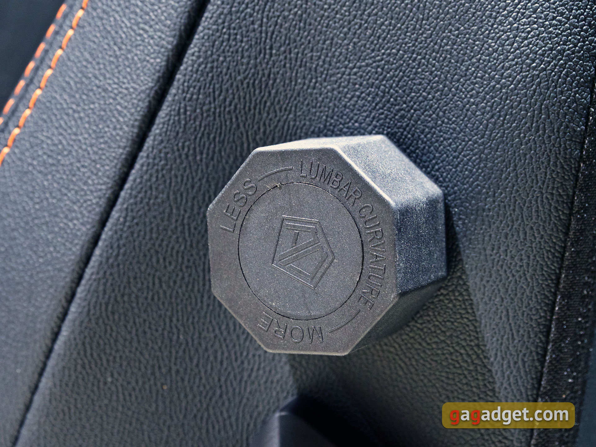 Thron zum Spielen: ein Test des Anda Seat Kaiser 3 XL-47