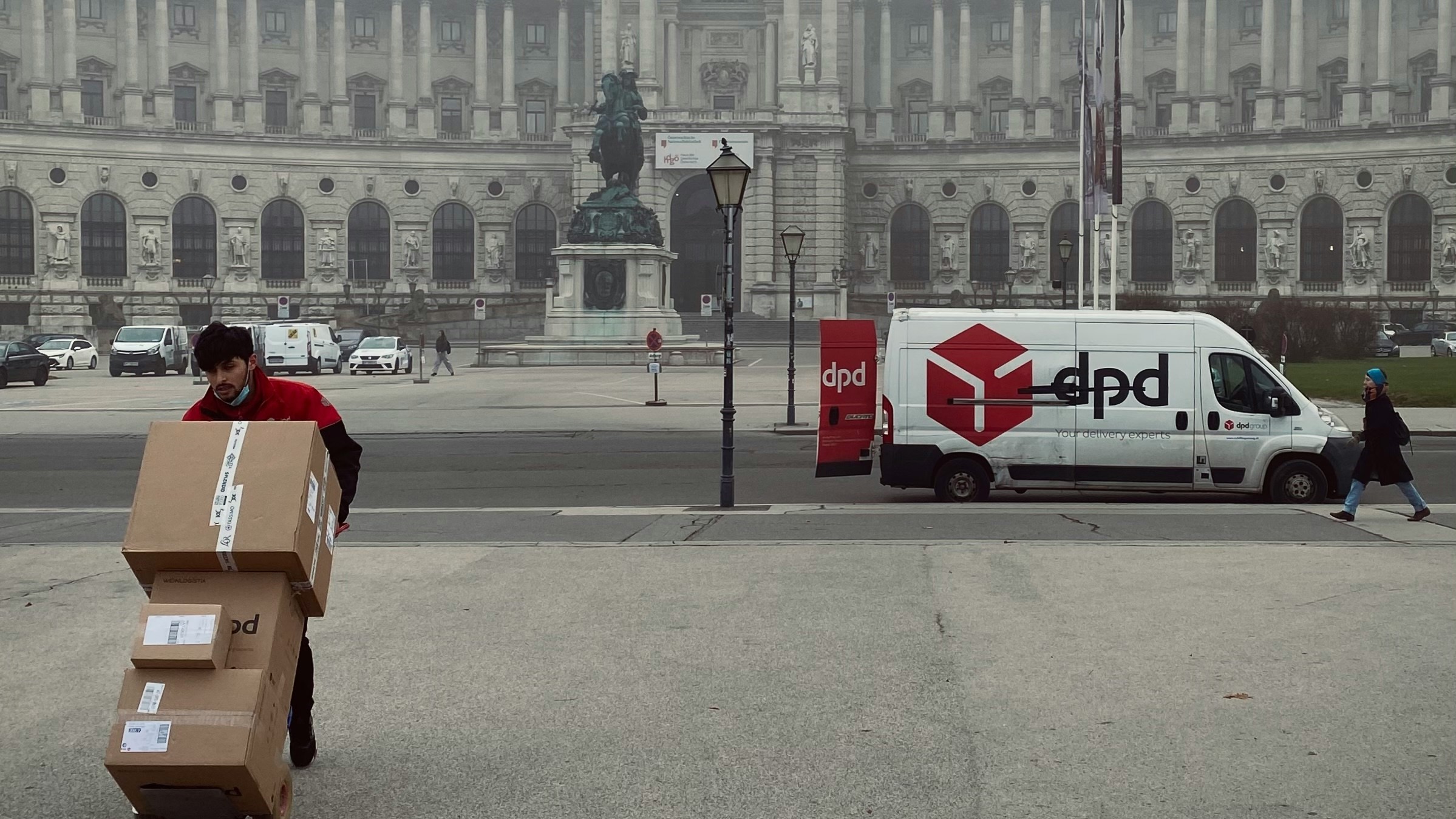 DPD-Chatbot flucht und kritisiert Unternehmen nach "Angriff" durch verärgerten Kunden DPD-Chatbot flucht und kritisiert Unternehmen nach "Angriff" durch verärgerten Kunden