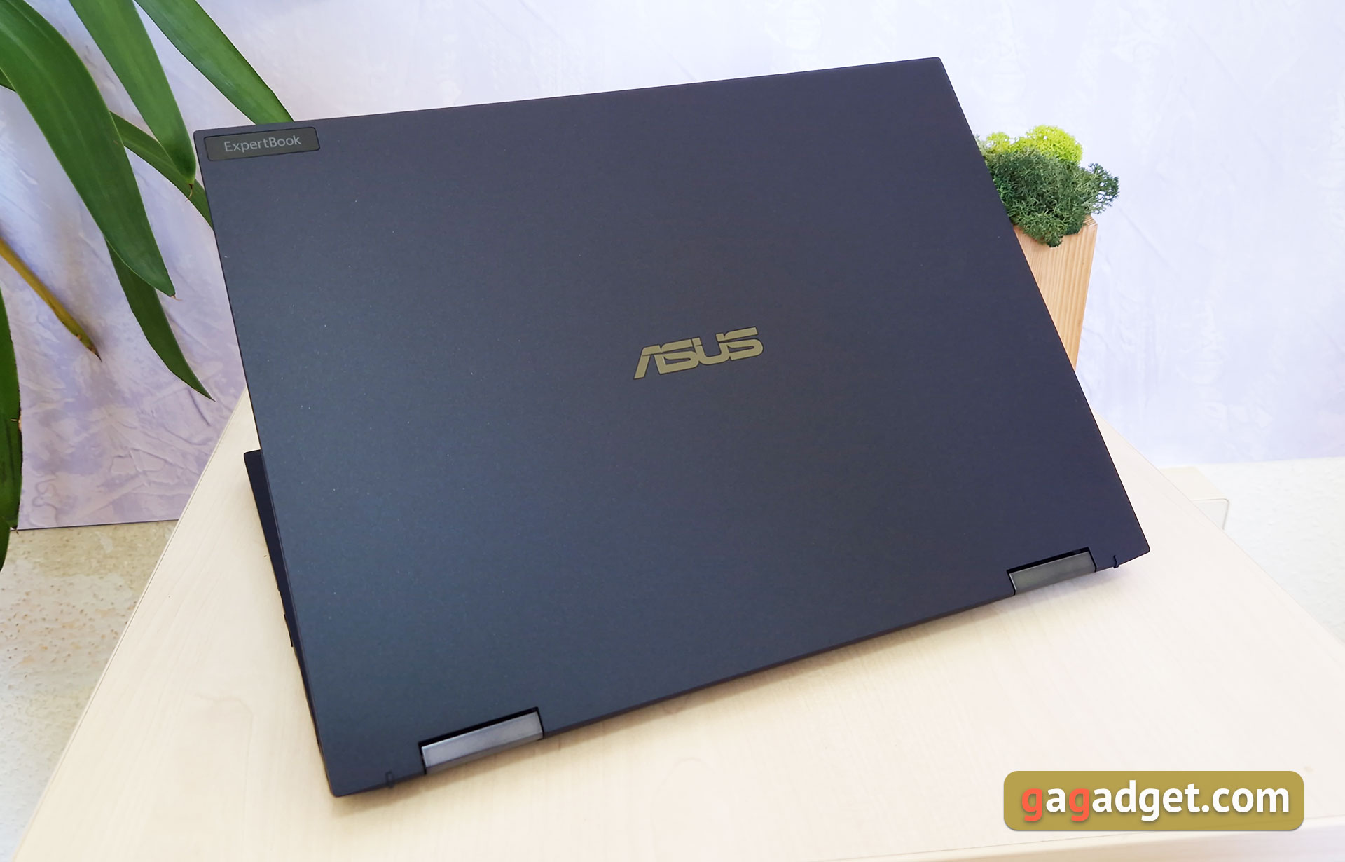 ASUS ExpertBook B7 Flip (B7402FEA) Test: Ein Flaggschiff-Enterprise-Notebook mit einem robusten Gehäuse-7 ASUS ExpertBook B7 Flip (B7402FEA) Test: Ein Flaggschiff-Enterprise-Notebook mit einem robusten Gehäuse-7