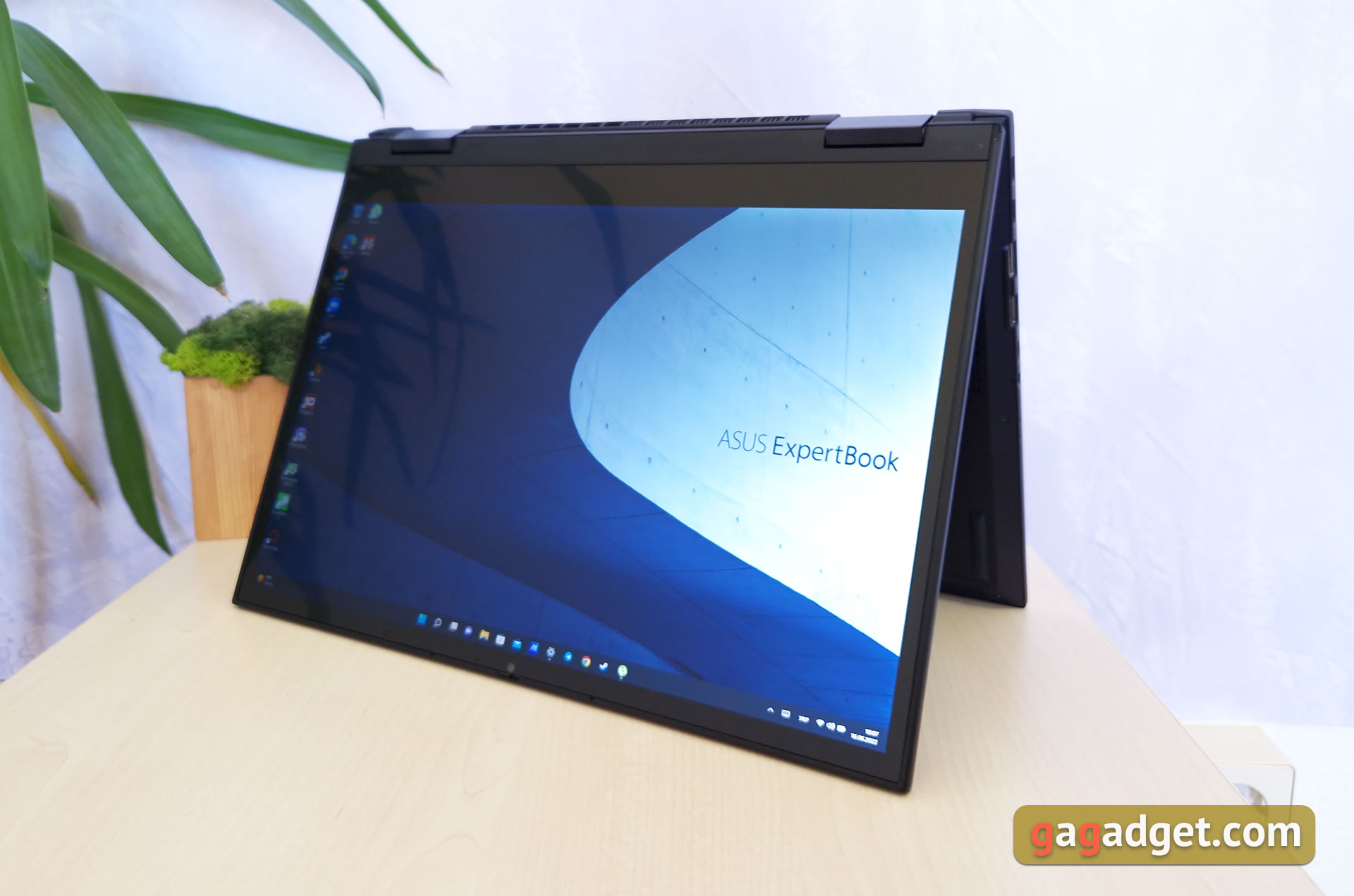 ASUS ExpertBook B7 Flip (B7402FEA) Test: Ein Flaggschiff-Enterprise-Notebook mit einem robusten Gehäuse-27 ASUS ExpertBook B7 Flip (B7402FEA) Test: Ein Flaggschiff-Enterprise-Notebook mit einem robusten Gehäuse-27