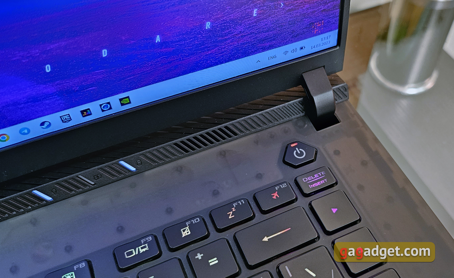 ASUS ROG Strix SCAR 16 (2023) Test: Totale Dominanz auf dem virtuellen Schlachtfeld-10 ASUS ROG Strix SCAR 16 (2023) Test: Totale Dominanz auf dem virtuellen Schlachtfeld-10
