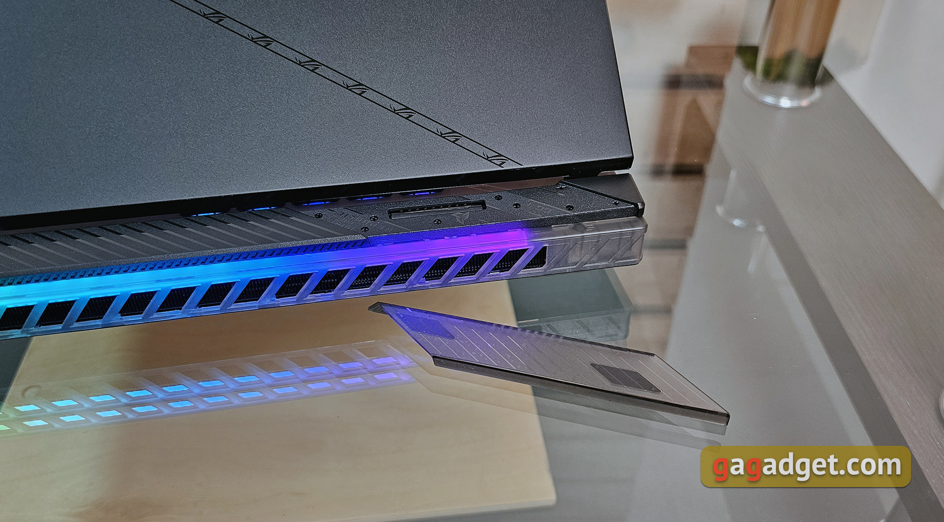 ASUS ROG Strix SCAR 16 (2023) Test: Totale Dominanz auf dem virtuellen Schlachtfeld-14 ASUS ROG Strix SCAR 16 (2023) Test: Totale Dominanz auf dem virtuellen Schlachtfeld-14