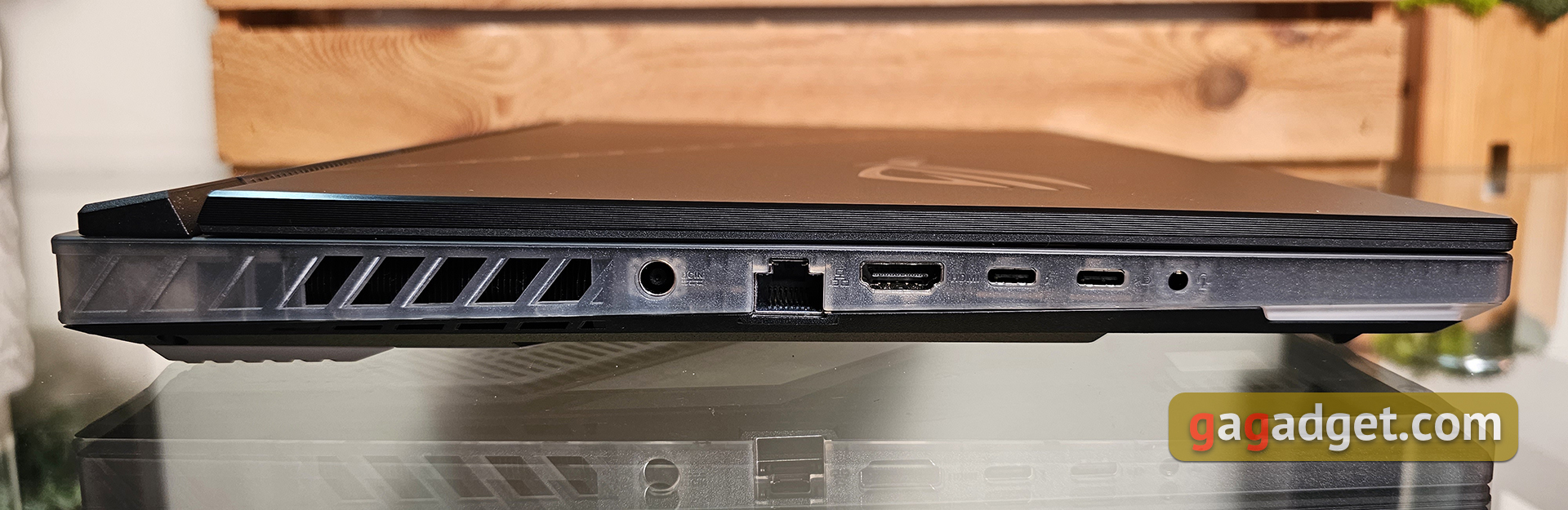 ASUS ROG Strix SCAR 16 (2023) Test: Totale Dominanz auf dem virtuellen Schlachtfeld-16 ASUS ROG Strix SCAR 16 (2023) Test: Totale Dominanz auf dem virtuellen Schlachtfeld-16