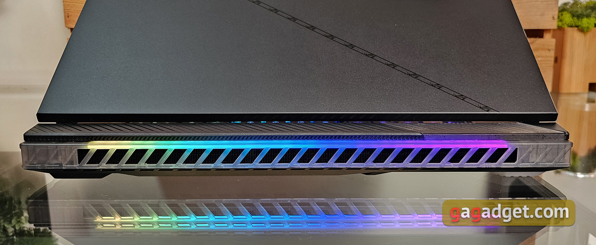 ASUS ROG Strix SCAR 16 (2023) Test: Totale Dominanz auf dem virtuellen Schlachtfeld-17 ASUS ROG Strix SCAR 16 (2023) Test: Totale Dominanz auf dem virtuellen Schlachtfeld-17