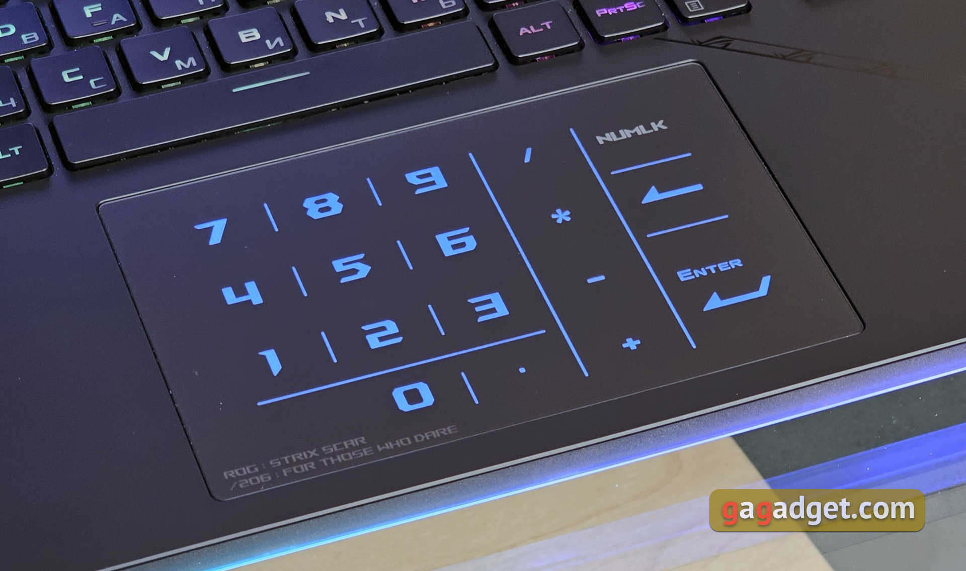 ASUS ROG Strix SCAR 16 (2023) Test: Totale Dominanz auf dem virtuellen Schlachtfeld-25 ASUS ROG Strix SCAR 16 (2023) Test: Totale Dominanz auf dem virtuellen Schlachtfeld-25