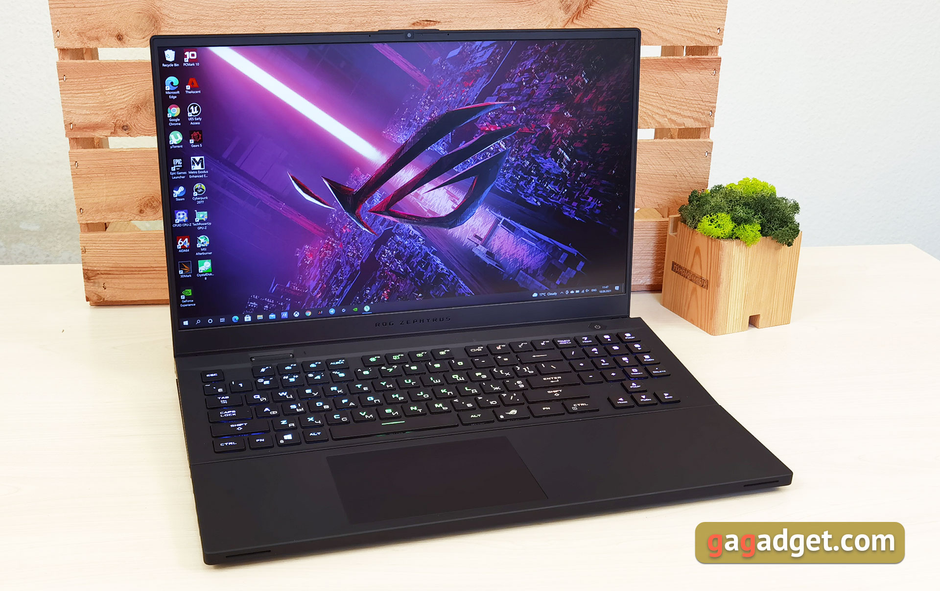 ASUS ROG Zephyrus S17 GX703 im Test: ein All-in-One-Gaming-Laptop ASUS ROG Zephyrus S17 GX703 im Test: ein All-in-One-Gaming-Laptop