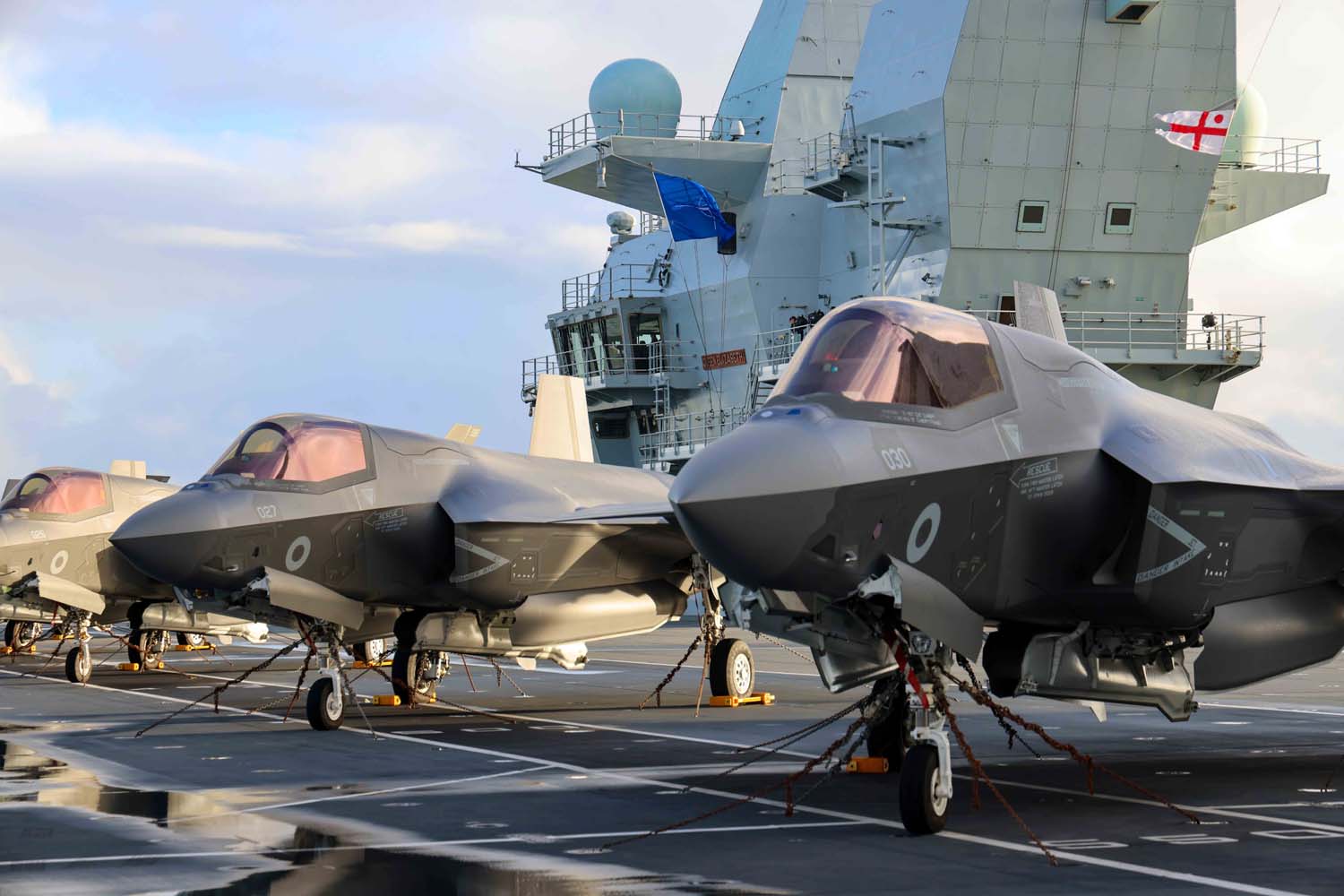 Der britische Flugzeugträger HMS Queen Elizabeth, der Kampfflugzeuge der fünften Generation vom Typ F-35B Lightning II an Bord hat, ist zum ersten Mal in der Geschichte unter NATO-Kommando gestellt worden.-9 Der britische Flugzeugträger HMS Queen Elizabeth, der Kampfflugzeuge der fünften Generation vom Typ F-35B Lightning II an Bord hat, ist zum ersten Mal in der Geschichte unter NATO-Kommando gestellt worden.-9