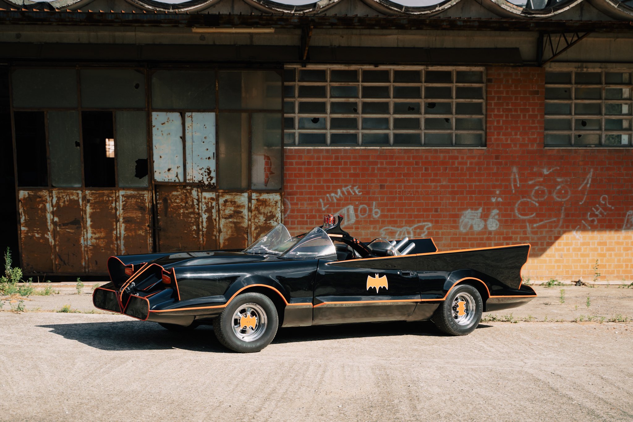 Eine Replik des Batmobils, das von Adam West verwendet wurde Eine Replik des Batmobils, das von Adam West verwendet wurde