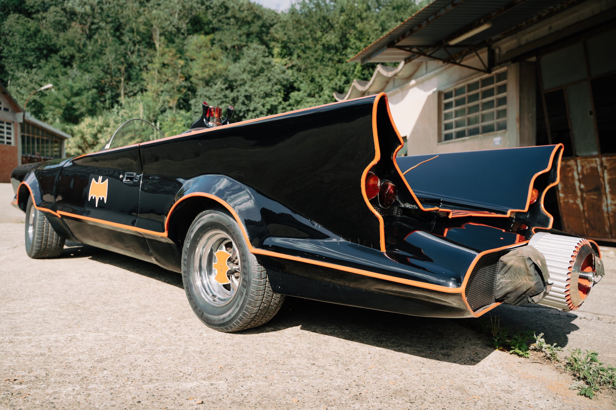 Ein Batmobile mit futuristischem Design Ein Batmobile mit futuristischem Design