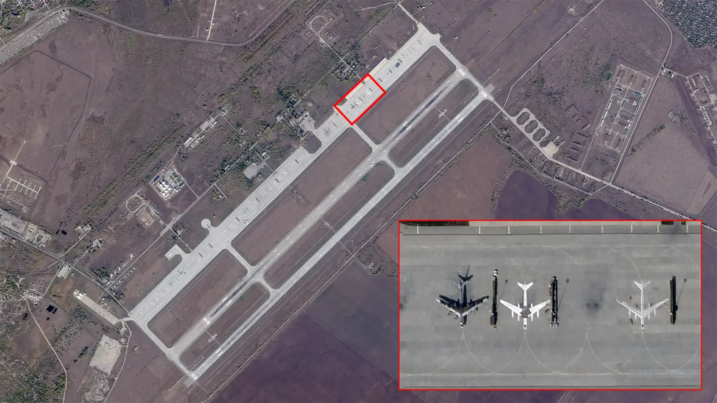 Die Russen haben nuklearfähige Tu-95MS-Bomber auf dem Luftwaffenstützpunkt Engels stationiert, um strategische Flugzeuge vor ukrainischen Drohnen zu schützen Die Russen haben nuklearfähige Tu-95MS-Bomber auf dem Luftwaffenstützpunkt Engels stationiert, um strategische Flugzeuge vor ukrainischen Drohnen zu schützen