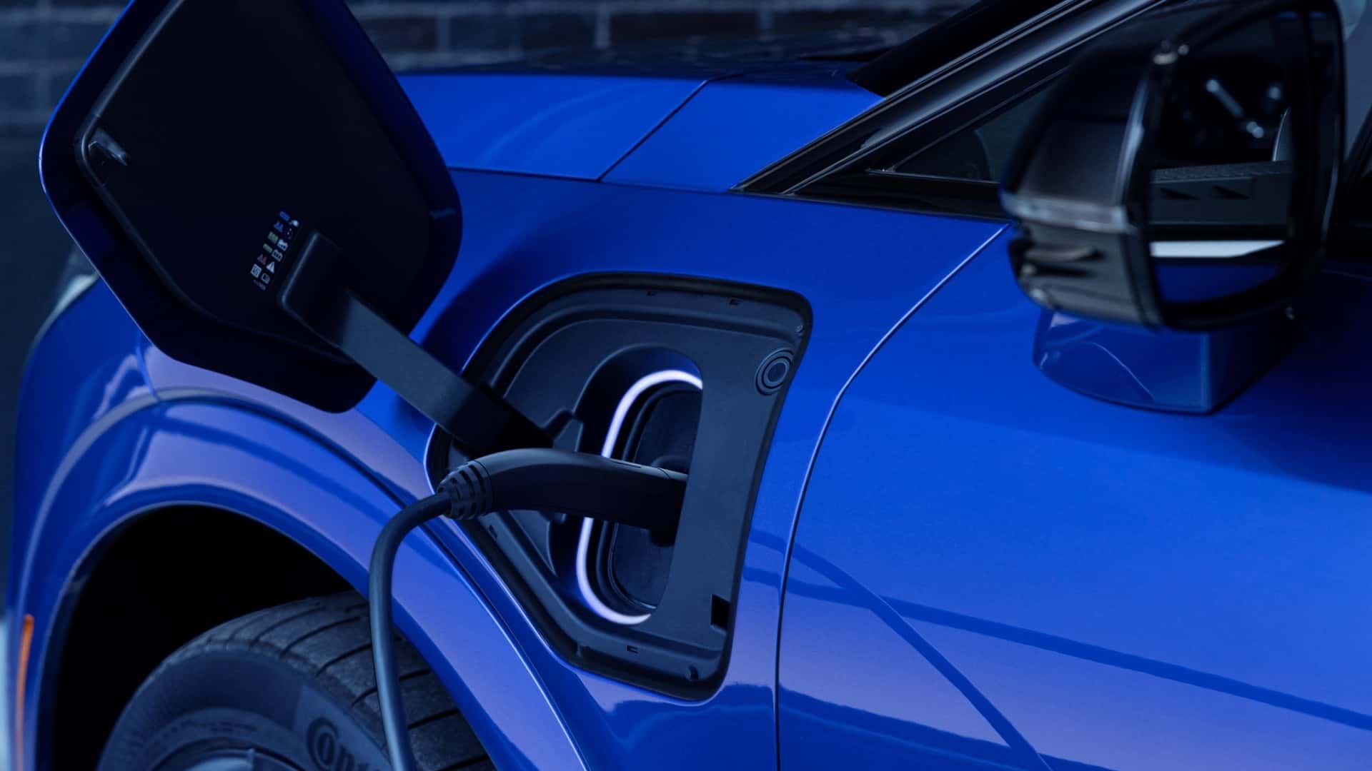 Cadillac Optiq V mit Tesla Supercharger betrieben Cadillac Optiq V mit Tesla Supercharger betrieben