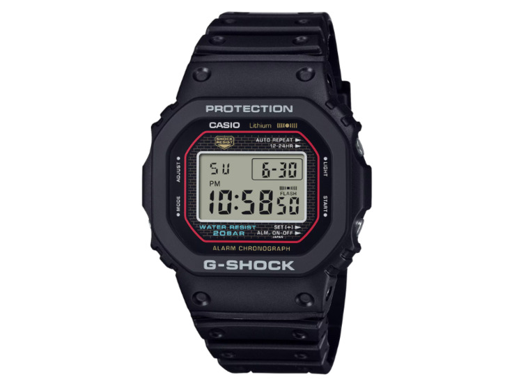 G-Shock DW5000R Uhr vor der Stadtkulisse G-Shock DW5000R Uhr vor der Stadtkulisse