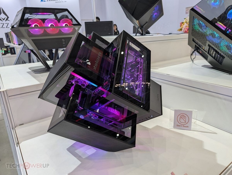 Cube Case Innenraum von Azza