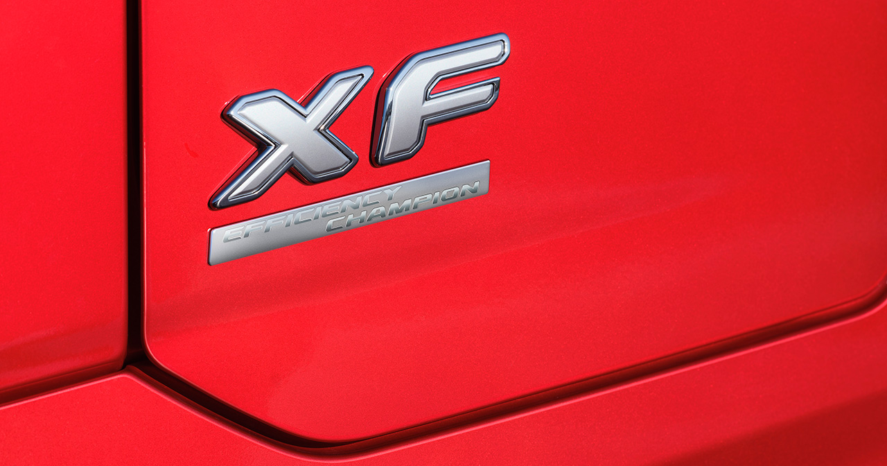 Kennzeichnung "Efficiency Champion" auf der Kabine der DAF XF-Sattelzugmaschine Kennzeichnung "Efficiency Champion" auf der Kabine der DAF XF-Sattelzugmaschine