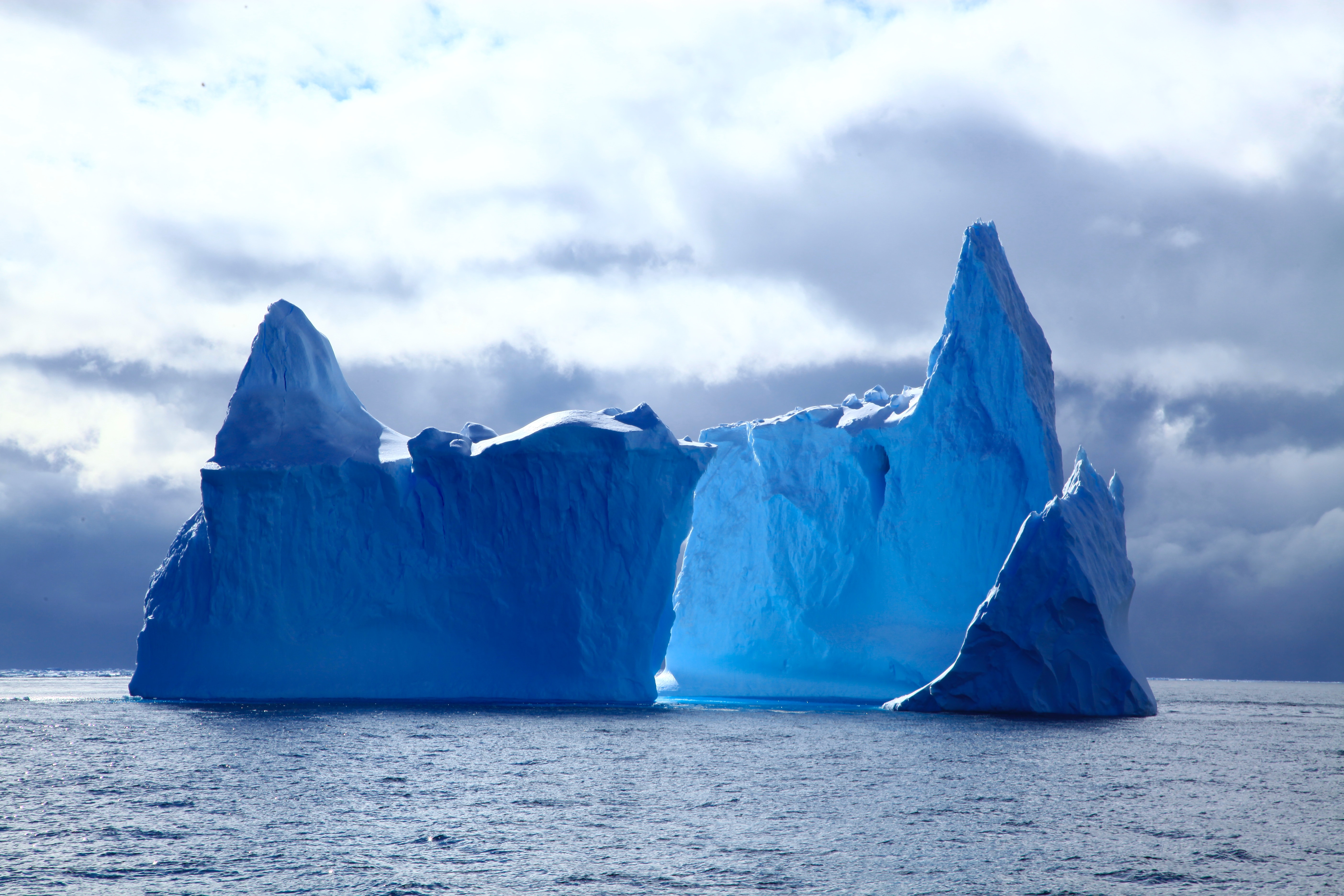 Wissenschaftler haben ein neuronales Netz geschaffen, das große Eisberge 10 000 Mal schneller kartiert als der Mensch Wissenschaftler haben ein neuronales Netz geschaffen, das große Eisberge 10 000 Mal schneller kartiert als der Mensch