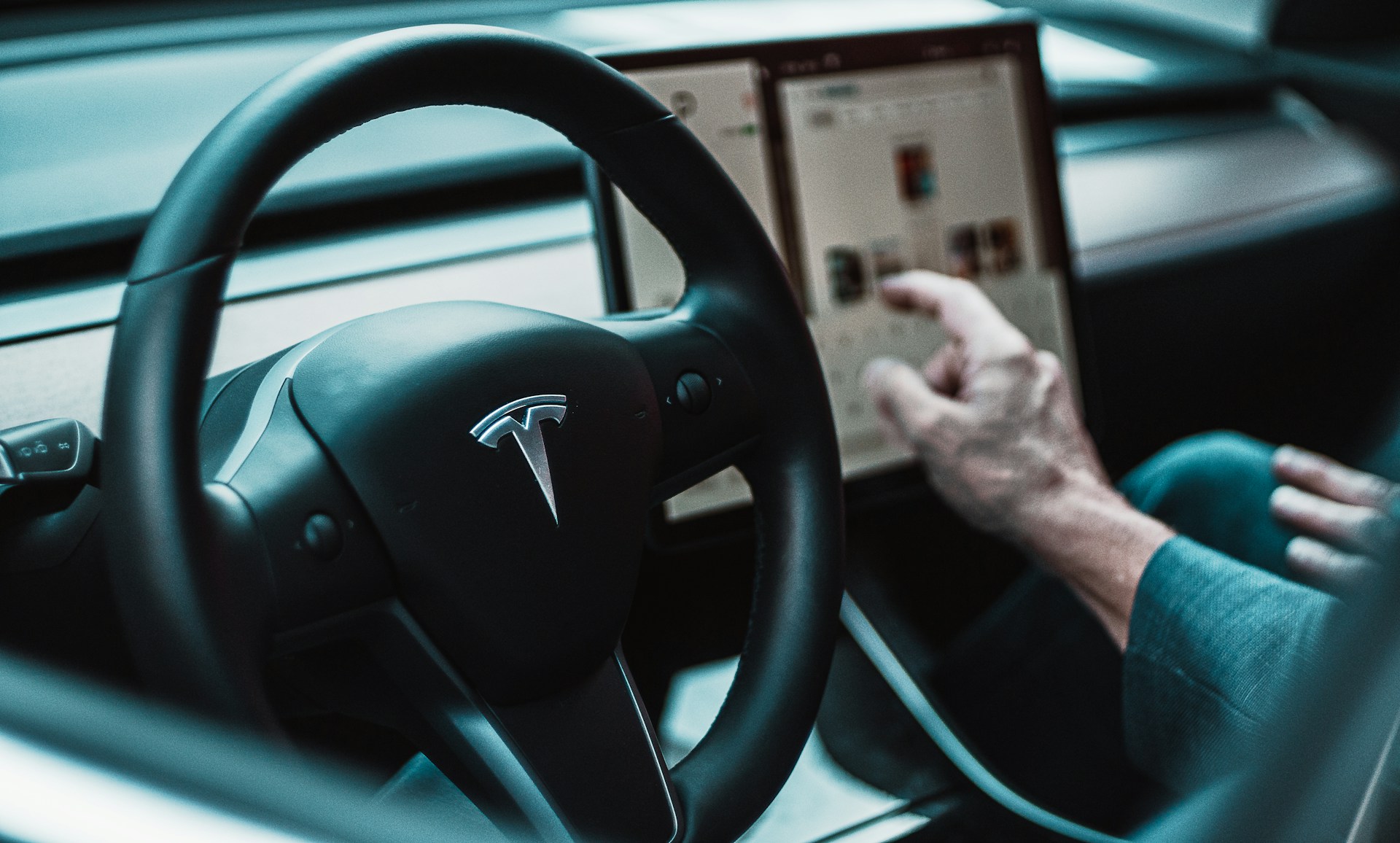 Tesla halbiert den Preis für das Full-Self-Driving-Abo angesichts des Einbruchs bei den Neuwagenverkäufen Tesla halbiert den Preis für das Full-Self-Driving-Abo angesichts des Einbruchs bei den Neuwagenverkäufen