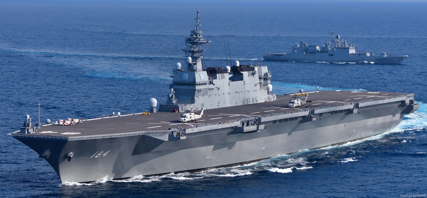 Japan hat den Hubschrauberträger JS Kaga modernisiert - das Schiff kann nun die F-35B Lightning II-Kampfflugzeuge der fünften Generation aufnehmen Japan hat den Hubschrauberträger JS Kaga modernisiert - das Schiff kann nun die F-35B Lightning II-Kampfflugzeuge der fünften Generation aufnehmen