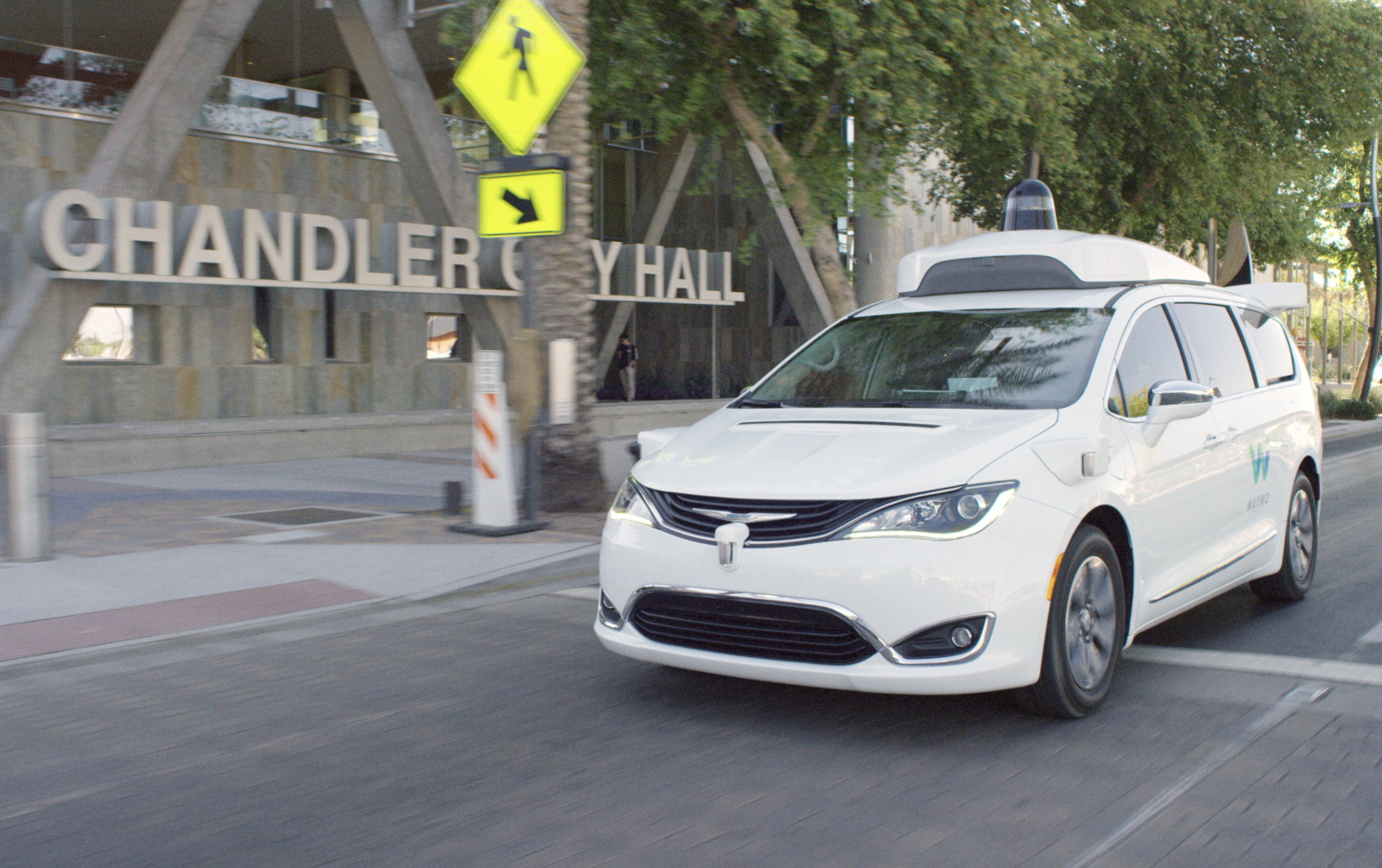 Die Robotertaxis von Waymo liefern jetzt Uber Eats in Phoenix aus Die Robotertaxis von Waymo liefern jetzt Uber Eats in Phoenix aus