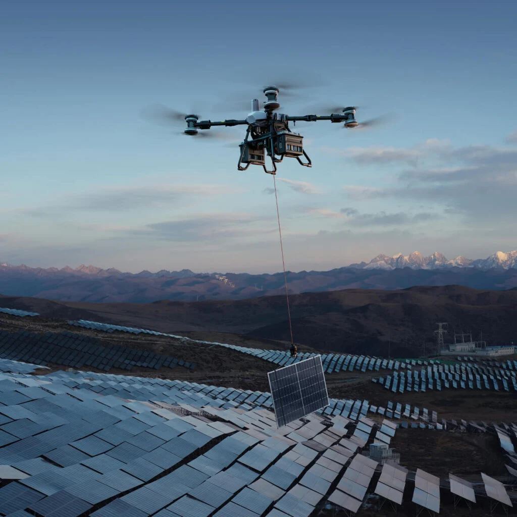 DJI FlyCart 100 auf dem Boden DJI FlyCart 100 auf dem Boden