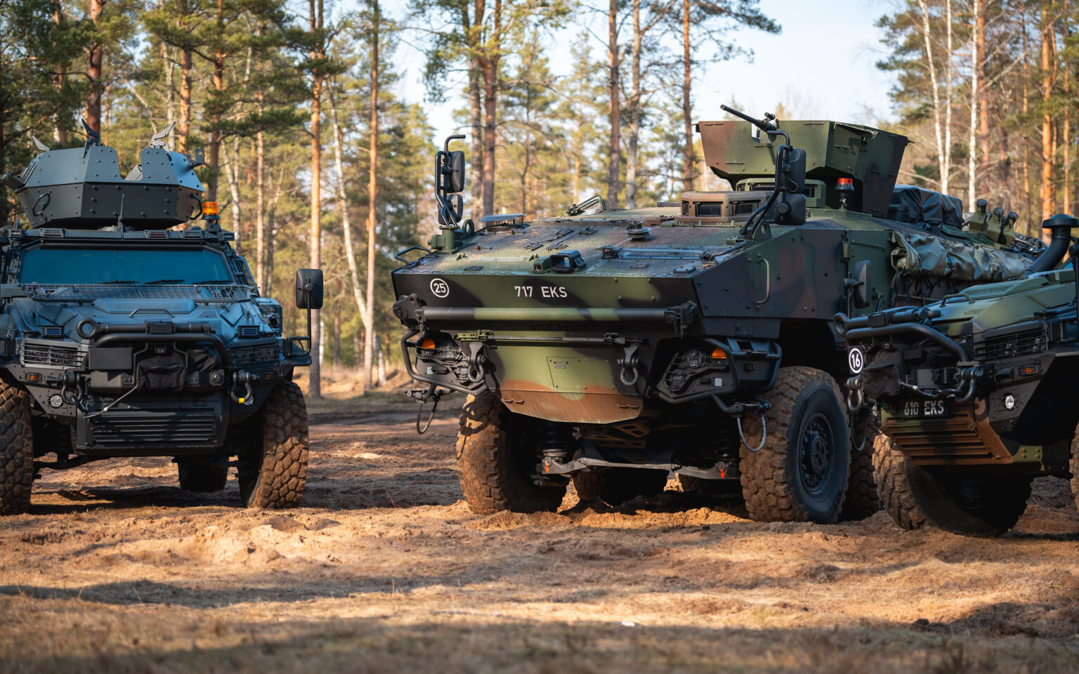 Gepanzerte Mannschaftstransportwagen Arma 6×6 und gepanzerte Fahrzeuge NMS für die estnischen Verteidigungsstreitkräfte Gepanzerte Mannschaftstransportwagen Arma 6×6 und gepanzerte Fahrzeuge NMS für die estnischen Verteidigungsstreitkräfte