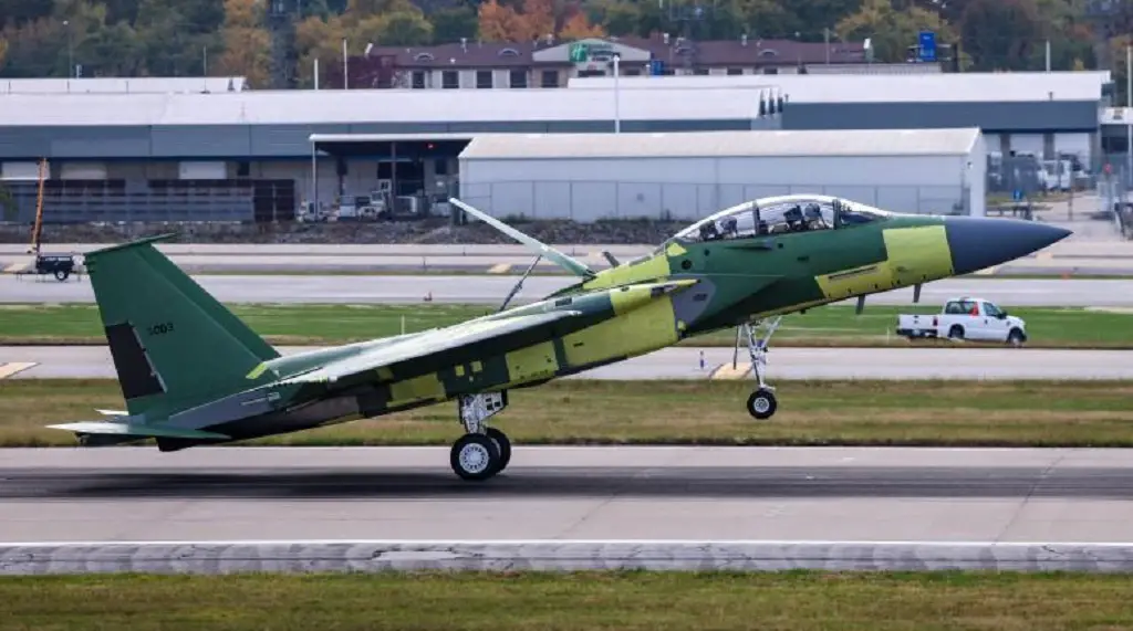 Das erste modernisierte Jagdflugzeug F-15EX Eagle II in seiner endgültigen Konfiguration hat seinen Erstflug absolviert Das erste modernisierte Jagdflugzeug F-15EX Eagle II in seiner endgültigen Konfiguration hat seinen Erstflug absolviert