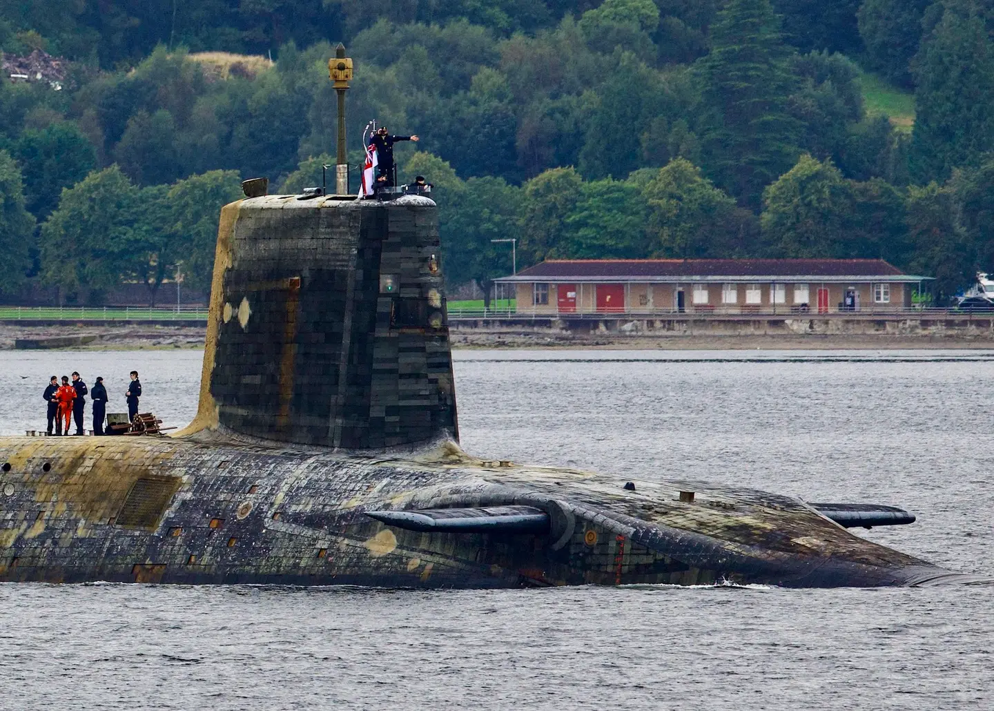 Das atomgetriebene U-Boot der Vanguard-Klasse, das Interkontinentalraketen vom Typ Trident II (D5) an Bord hat, gleicht nach einem längeren Einsatz einem Seeungeheuer.-8