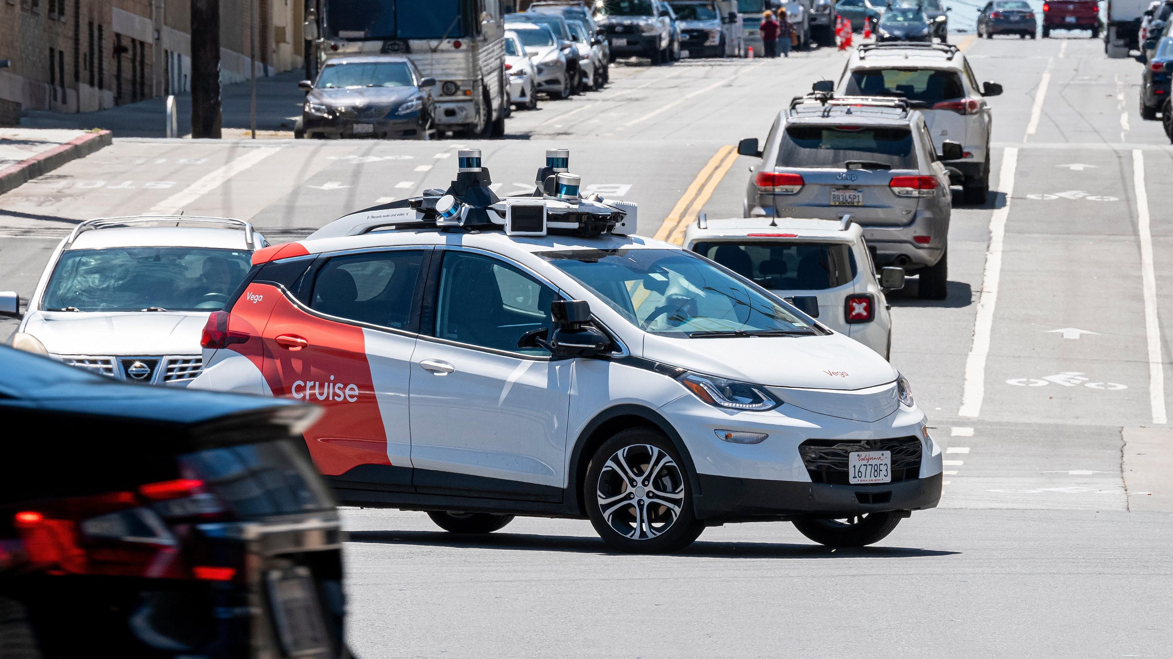 Cruise Robotaxis erfordern alle vier bis fünf Meilen einen menschlichen Eingriff, hat das Unternehmen bestätigt Cruise Robotaxis erfordern alle vier bis fünf Meilen einen menschlichen Eingriff, hat das Unternehmen bestätigt