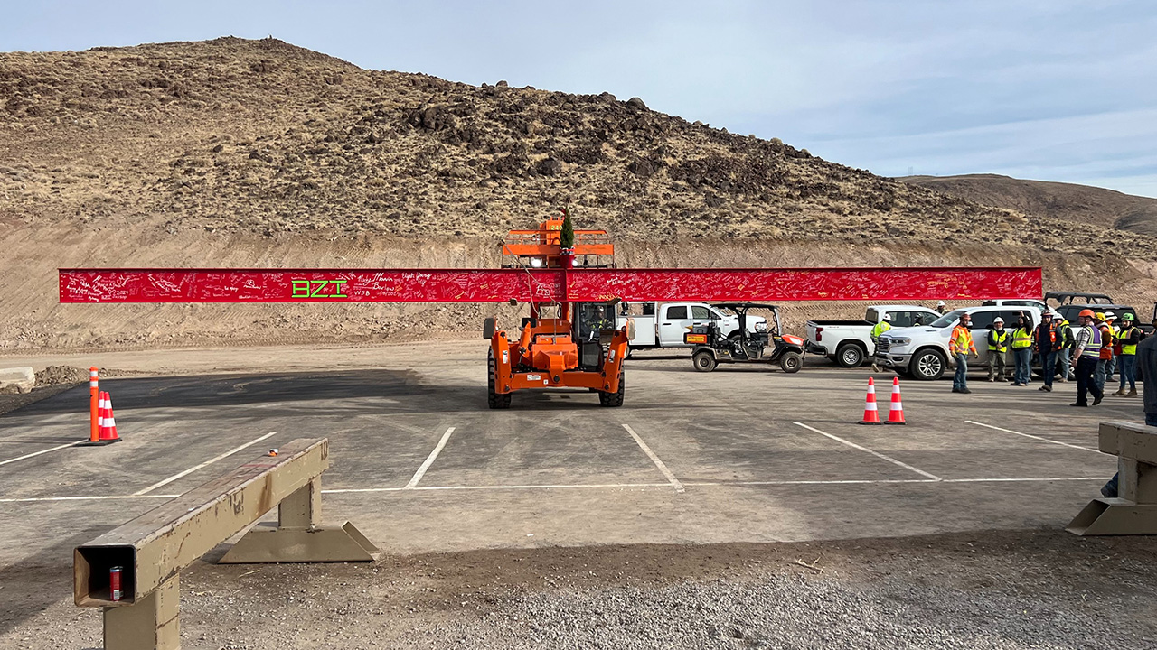 Eine Aufnahme von der Baustelle des Tesla Semi Eine Aufnahme von der Baustelle des Tesla Semi
