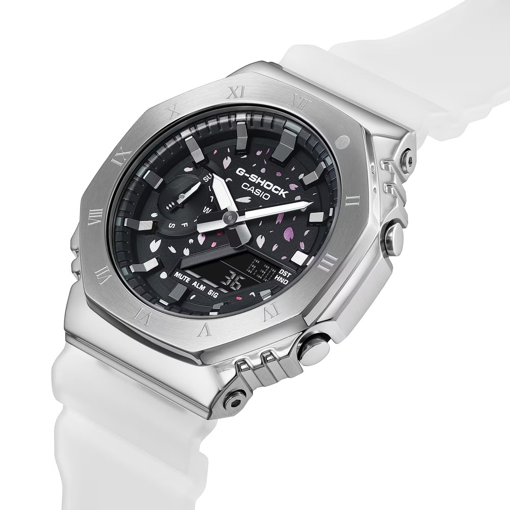 G-Shock GM-2100TTTR-8A Modell mit silberner Lünette G-Shock GM-2100TTTR-8A Modell mit silberner Lünette