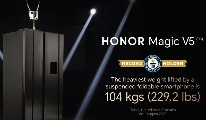 HONOR Magic V5 Smartphone mit aufgehängten Gewichten