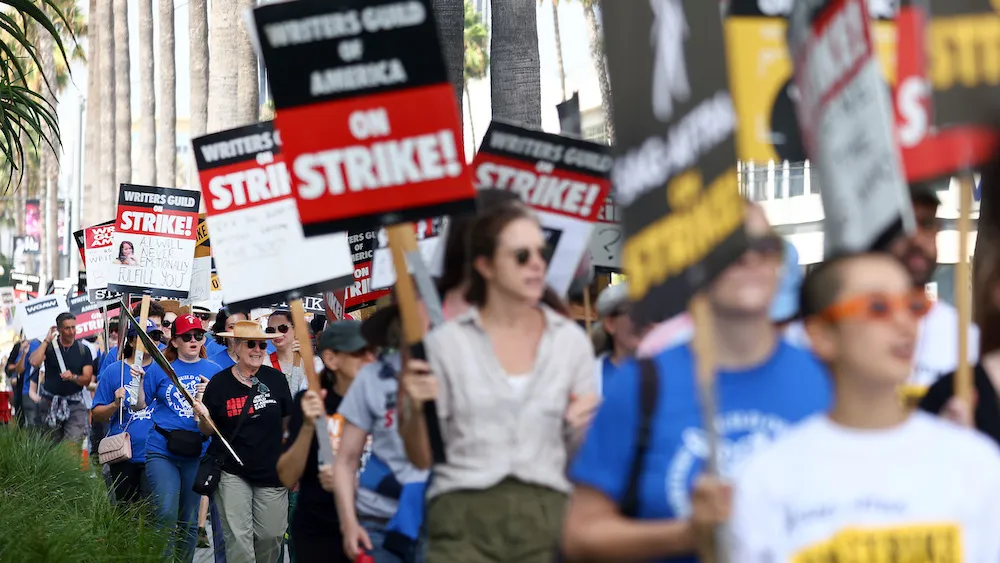 Der Streik der Drehbuchautoren in den USA endete mit der Einführung von Schutzmaßnahmen gegen den Einsatz von KI