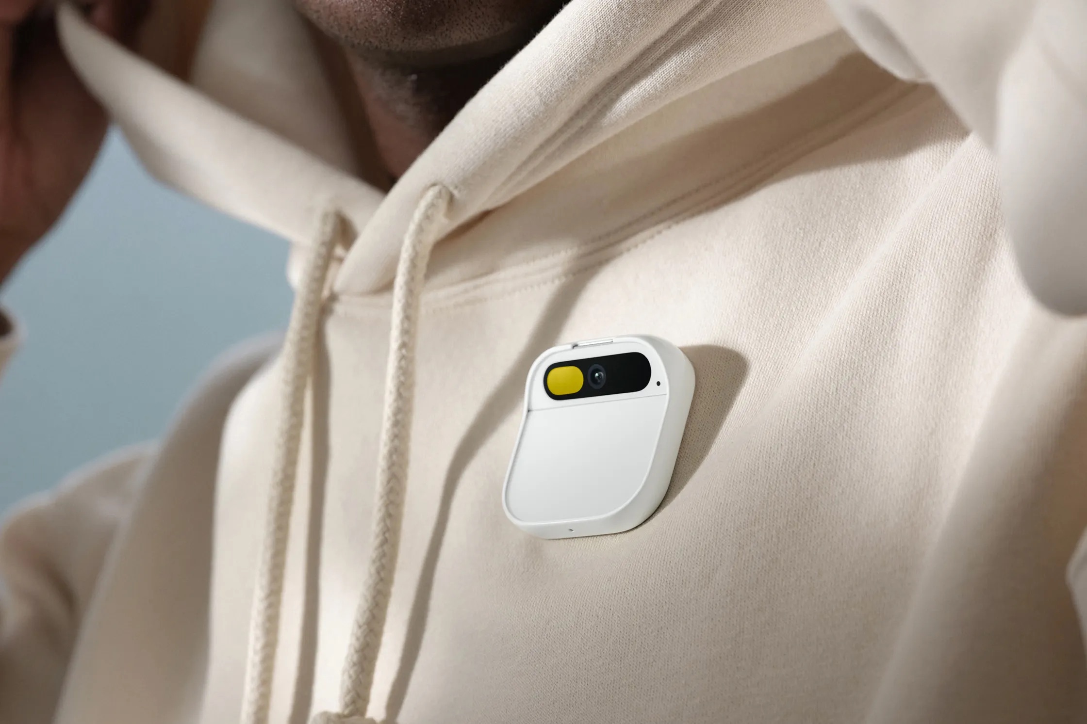 Humane hat offiziell AI Pin vorgestellt, ein tragbares Gerät mit einem Laserprojektor und Unterstützung für OpenAI-Modelle für 699 $ Humane hat offiziell AI Pin vorgestellt, ein tragbares Gerät mit einem Laserprojektor und Unterstützung für OpenAI-Modelle für 699 $