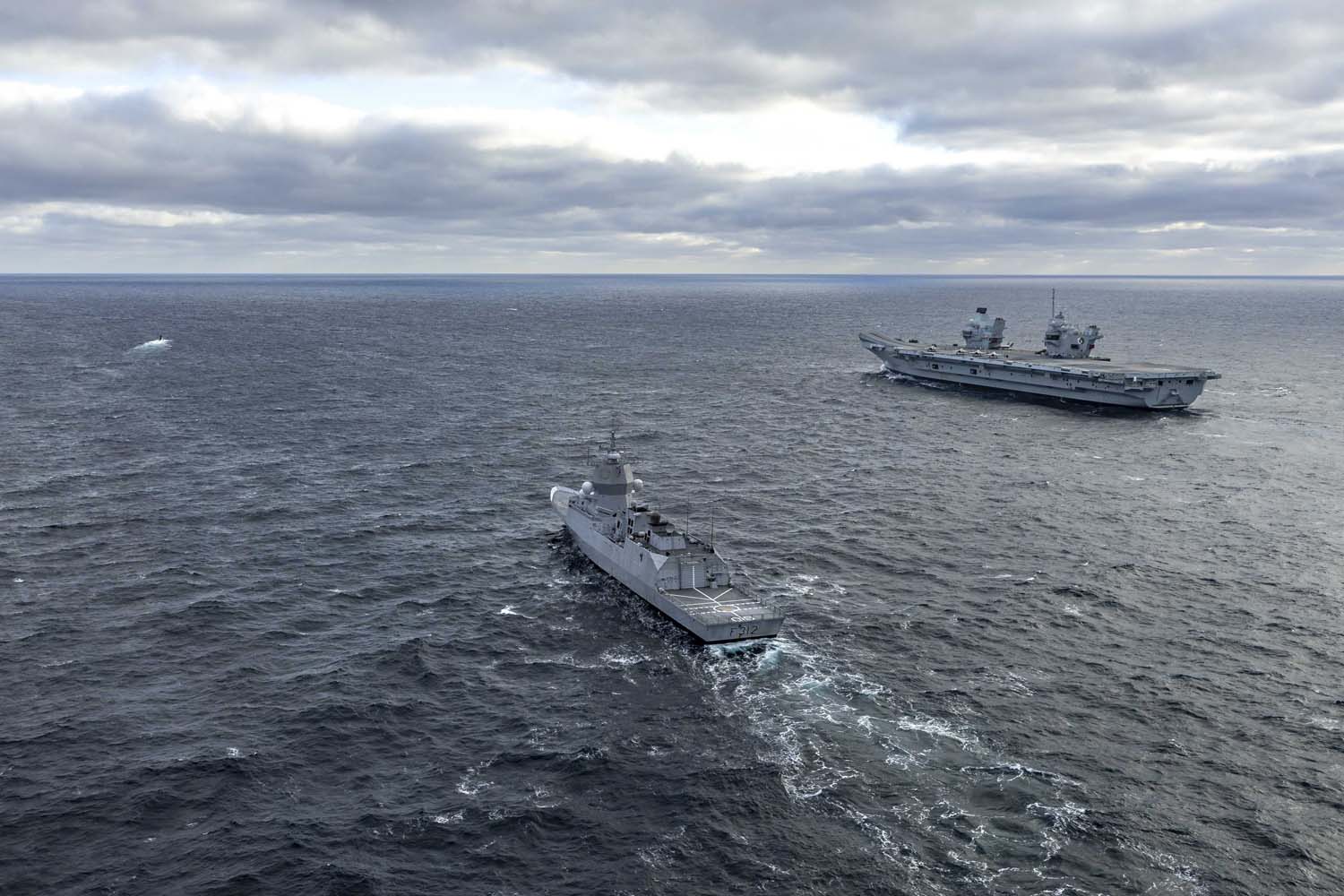 Der britische Flugzeugträger HMS Queen Elizabeth, der Kampfflugzeuge der fünften Generation vom Typ F-35B Lightning II an Bord hat, ist zum ersten Mal in der Geschichte unter NATO-Kommando gestellt worden.-16 Der britische Flugzeugträger HMS Queen Elizabeth, der Kampfflugzeuge der fünften Generation vom Typ F-35B Lightning II an Bord hat, ist zum ersten Mal in der Geschichte unter NATO-Kommando gestellt worden.-16