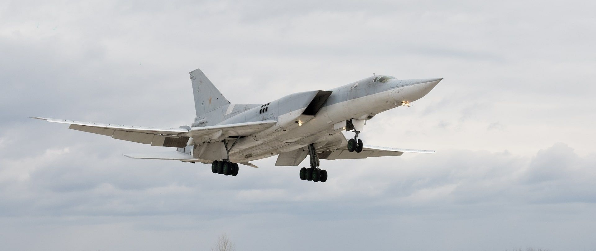 Russland hat offiziell bestätigt, dass eine zu einer Rakete umgebaute ukrainische Tu-141-Drohne 3 strategische Tu-22M3-Bomber-Raketenträger beschädigt hat Russland hat offiziell bestätigt, dass eine zu einer Rakete umgebaute ukrainische Tu-141-Drohne 3 strategische Tu-22M3-Bomber-Raketenträger beschädigt hat