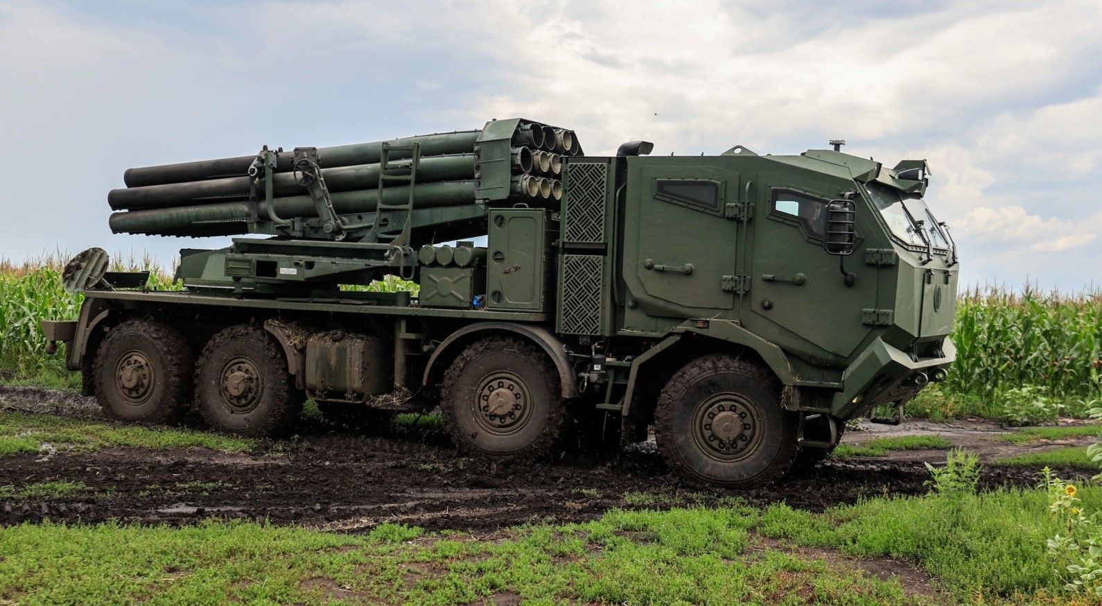 Der Generalstab zeigte ein Video von gemeinsamen Raketenstarts der ukrainischen Mehrfachraketen Uragan und Bureviy