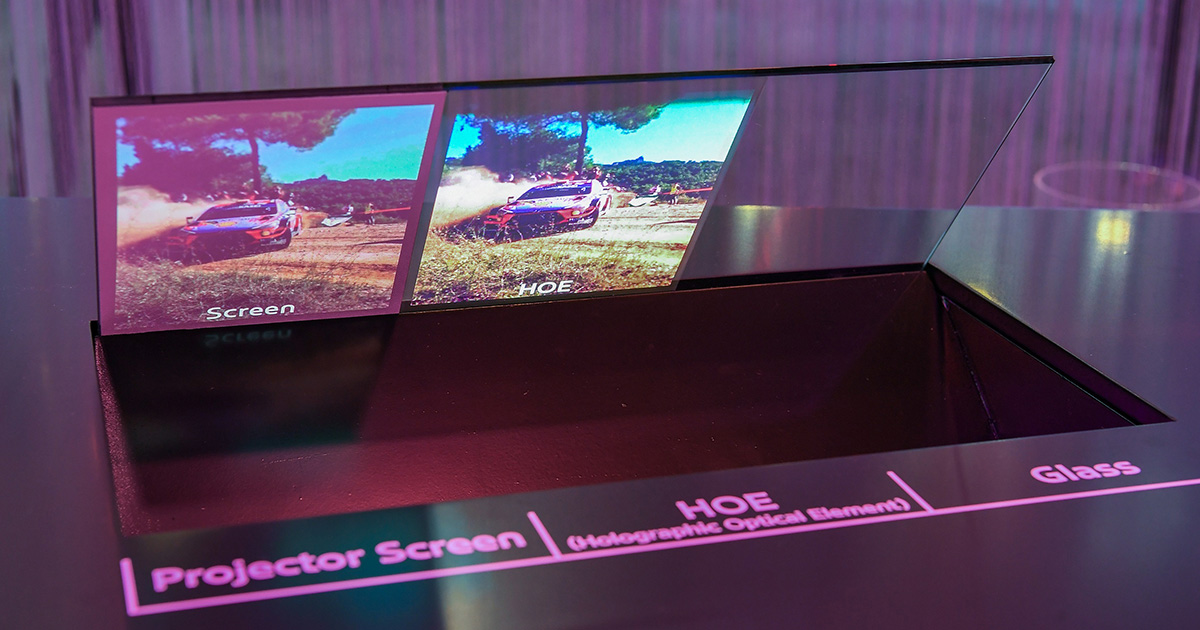 Vorführung der Technologie "Holografisches Windschutzscheiben-Display" auf der CES 2025