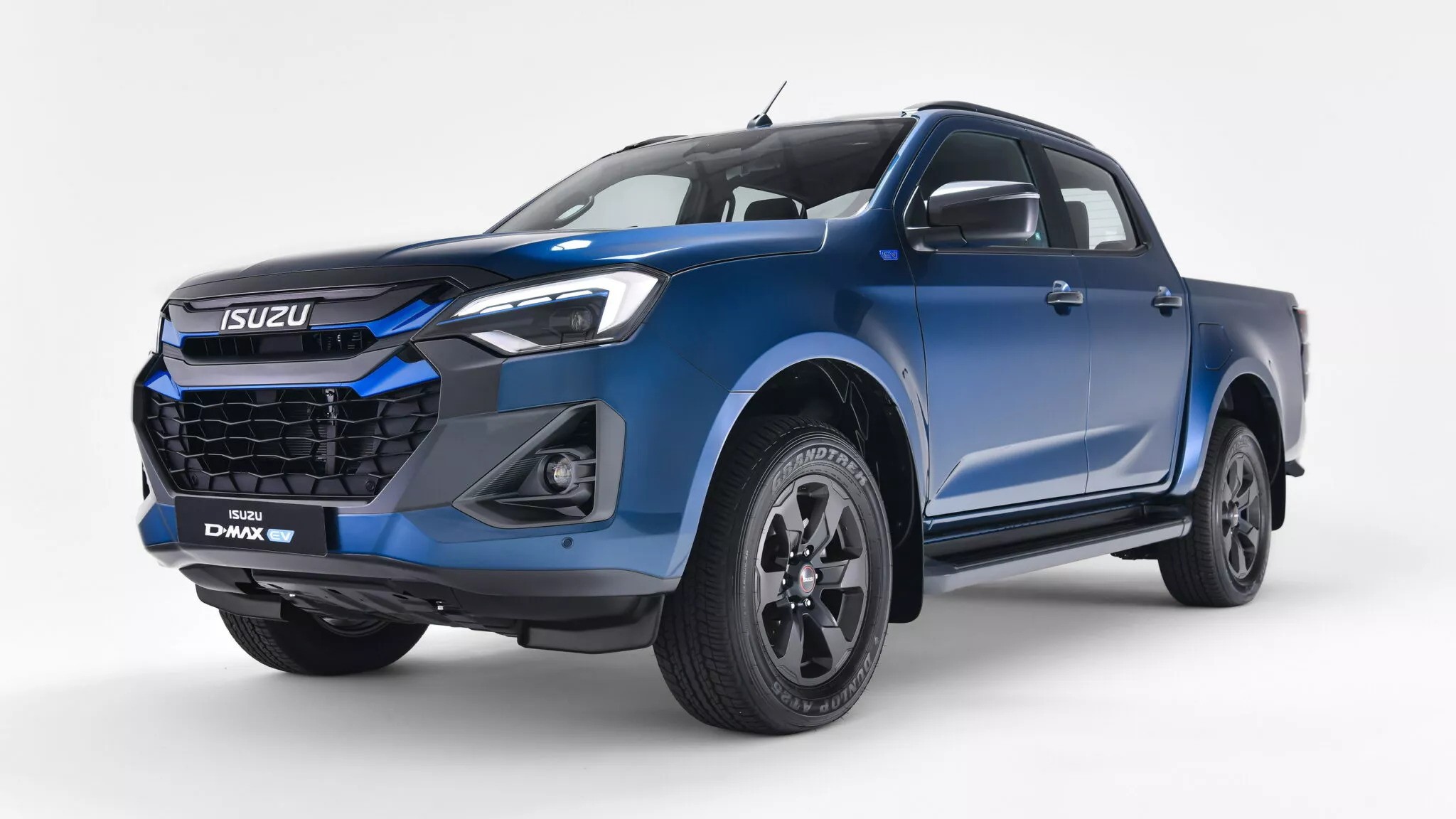 Bild des Isuzu D-Max EV in Norwegian Blue mit schwarzen Akzenten Bild des Isuzu D-Max EV in Norwegian Blue mit schwarzen Akzenten