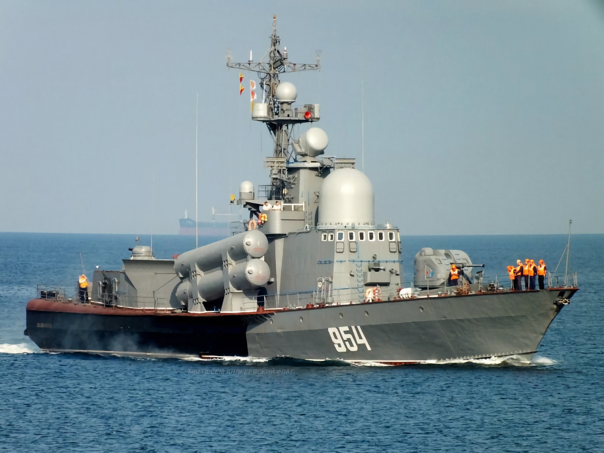 Der ukrainische Geheimdienst hat mit Hilfe einer Seedrohne das Iwanowetz-Raketenboot der russischen Schwarzmeerflotte zerstört, das einen Wert von 60-70 Millionen Dollar hat Der ukrainische Geheimdienst hat mit Hilfe einer Seedrohne das Iwanowetz-Raketenboot der russischen Schwarzmeerflotte zerstört, das einen Wert von 60-70 Millionen Dollar hat