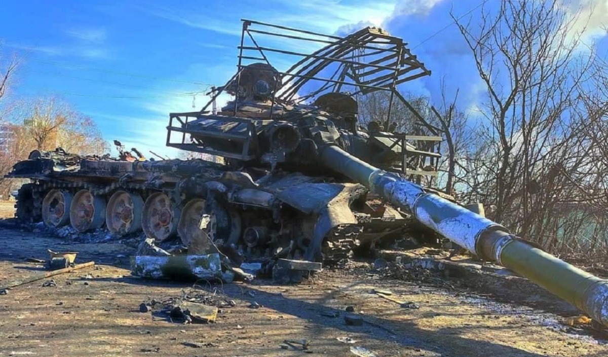 Visuell bestätigte Verluste an Ausrüstung der russischen Armee erreichten 10.000 Einheiten: allein mehr als 3.300 Panzer wurden zerstört. Visuell bestätigte Verluste an Ausrüstung der russischen Armee erreichten 10.000 Einheiten: allein mehr als 3.300 Panzer wurden zerstört.