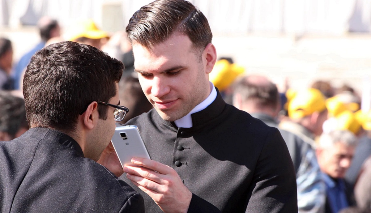 Konnte der Versuchung nicht widerstehen: Priester aus Pennsylvania gab mehr als 40.000 Dollar aus der Kirchenkasse für Handyspiele aus