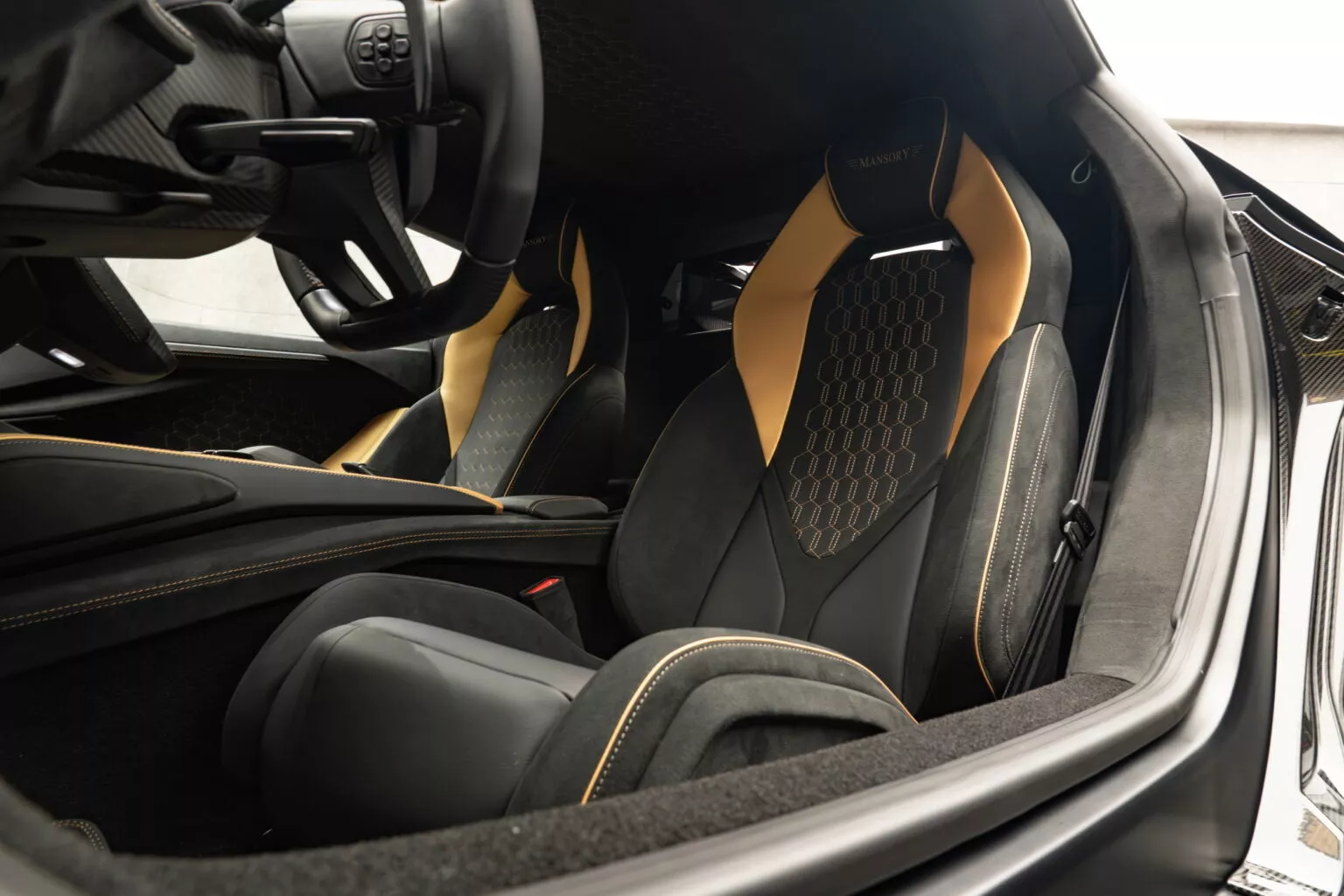 Innenraum des Lamborghini Revuelto von Mansory Innenraum des Lamborghini Revuelto von Mansory