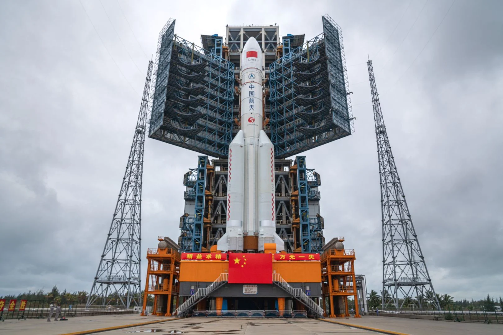 Riesige chinesische Rakete stürzt nächste Woche unkontrolliert auf die Erde