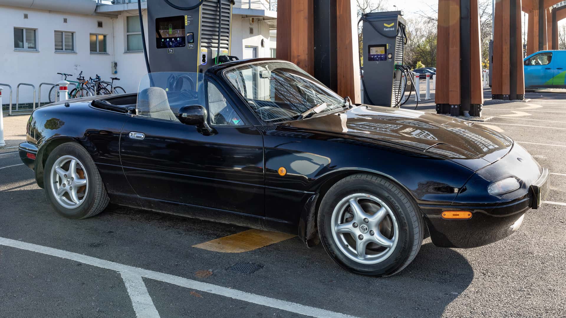 Elektrifizierter Mazda MX-5 NA - Ansicht 1 Elektrifizierter Mazda MX-5 NA - Ansicht 1